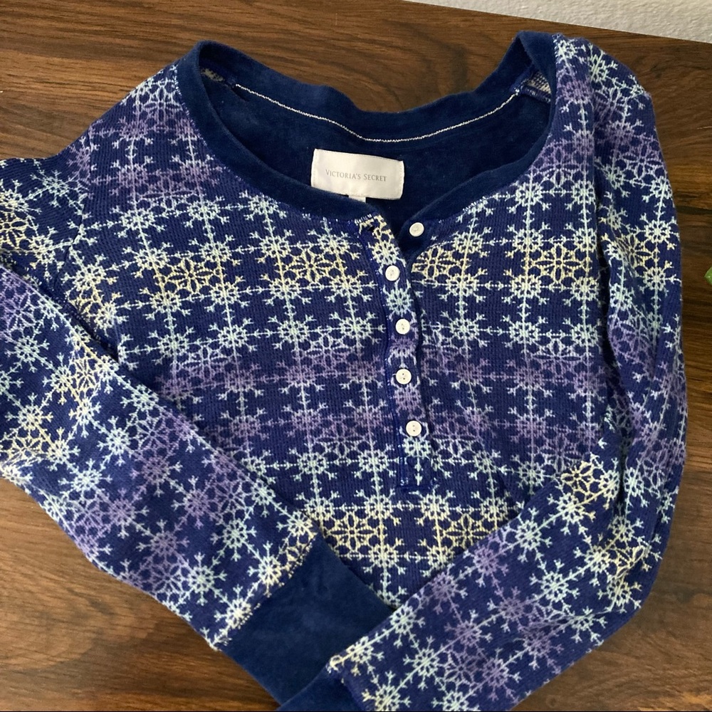 VS long sleeve snowflake thermal